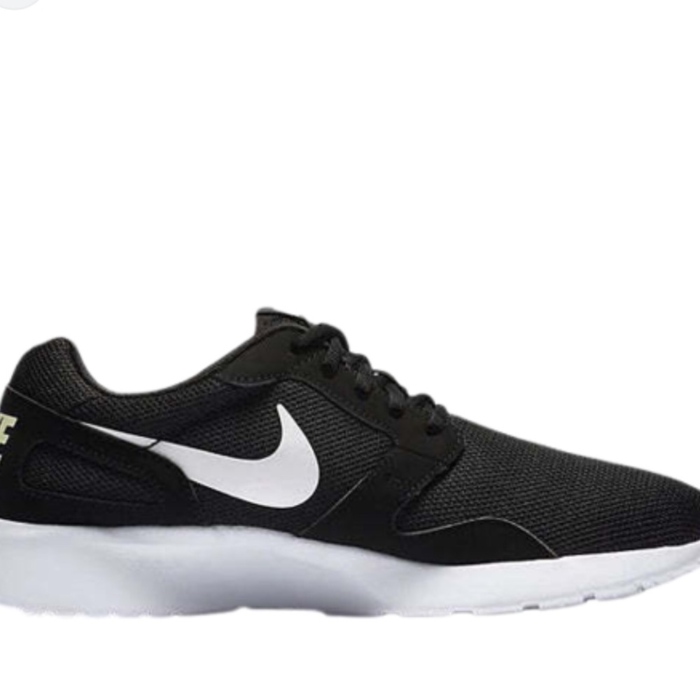 Nike women’s Kaishi Black and white Sneakers 6.5